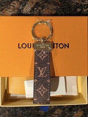 W/BOX 🟤 Brown Monogram Key Chain Strap